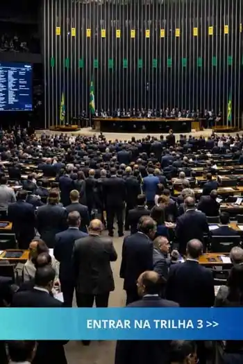 Plenário legislativo brasileiro representando arquitetura legislativa e governança institucional
